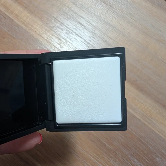 Nars Setting Powder - Picture 4 of 4